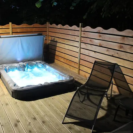 캠프장 Les Acacias